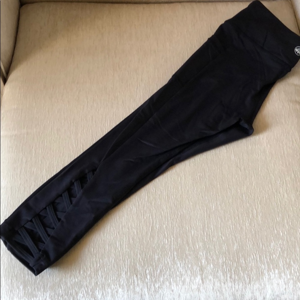 M Senita 3/4 Capri Leggings.